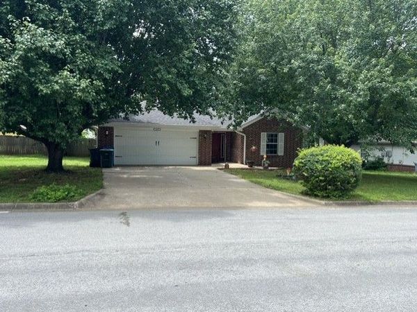 1655 Desarc Way , Fayetteville, AR 72704