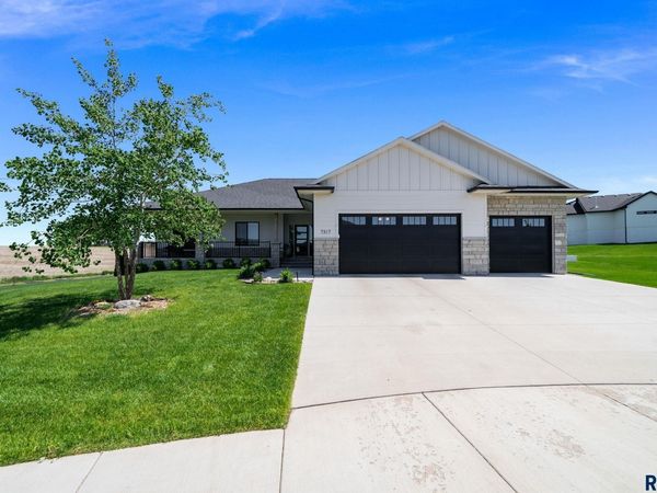 7317 E Misty Knoll Cir, Sioux Falls, SD 57110