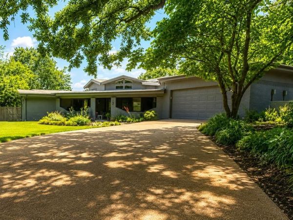 705 10th Street NW, Mineral Wells, TX 76067