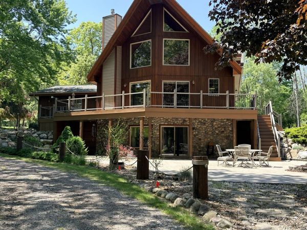 2000 Granada Court, Weidman, MI 48893