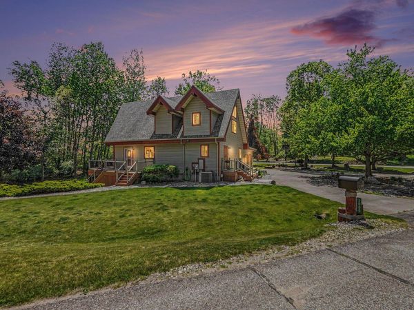 2000 Granada Court, Weidman, MI 48893