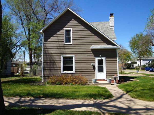 902 S 3rd Street, Aberdeen, SD 57401
