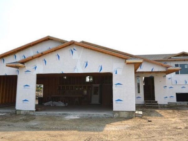 1307 NE 34th Avenue, Aberdeen, SD 57401