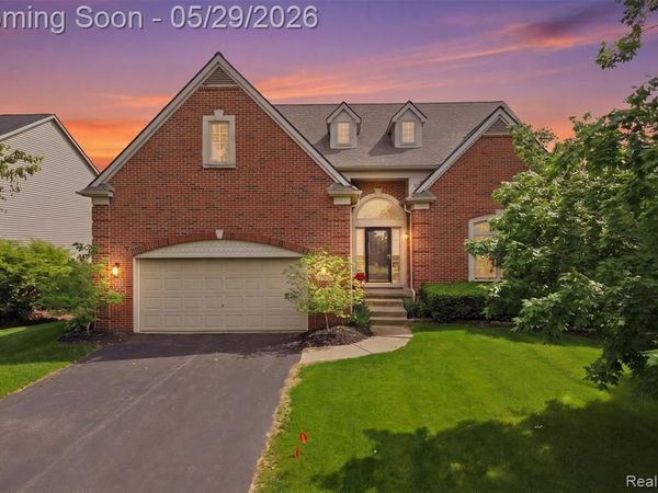 735 Kentbrook Drive, Commerce Twp, MI 48382