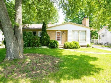 2109 Deerfield Drive, Flint Twp, MI 48532