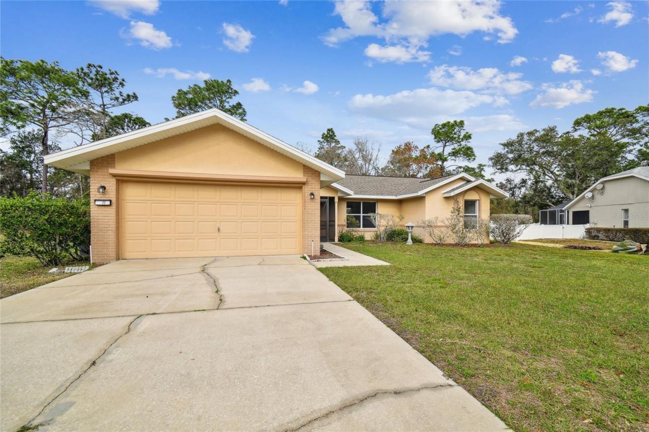 11 Carnation Court E, Homosassa, FL 34446 Photo