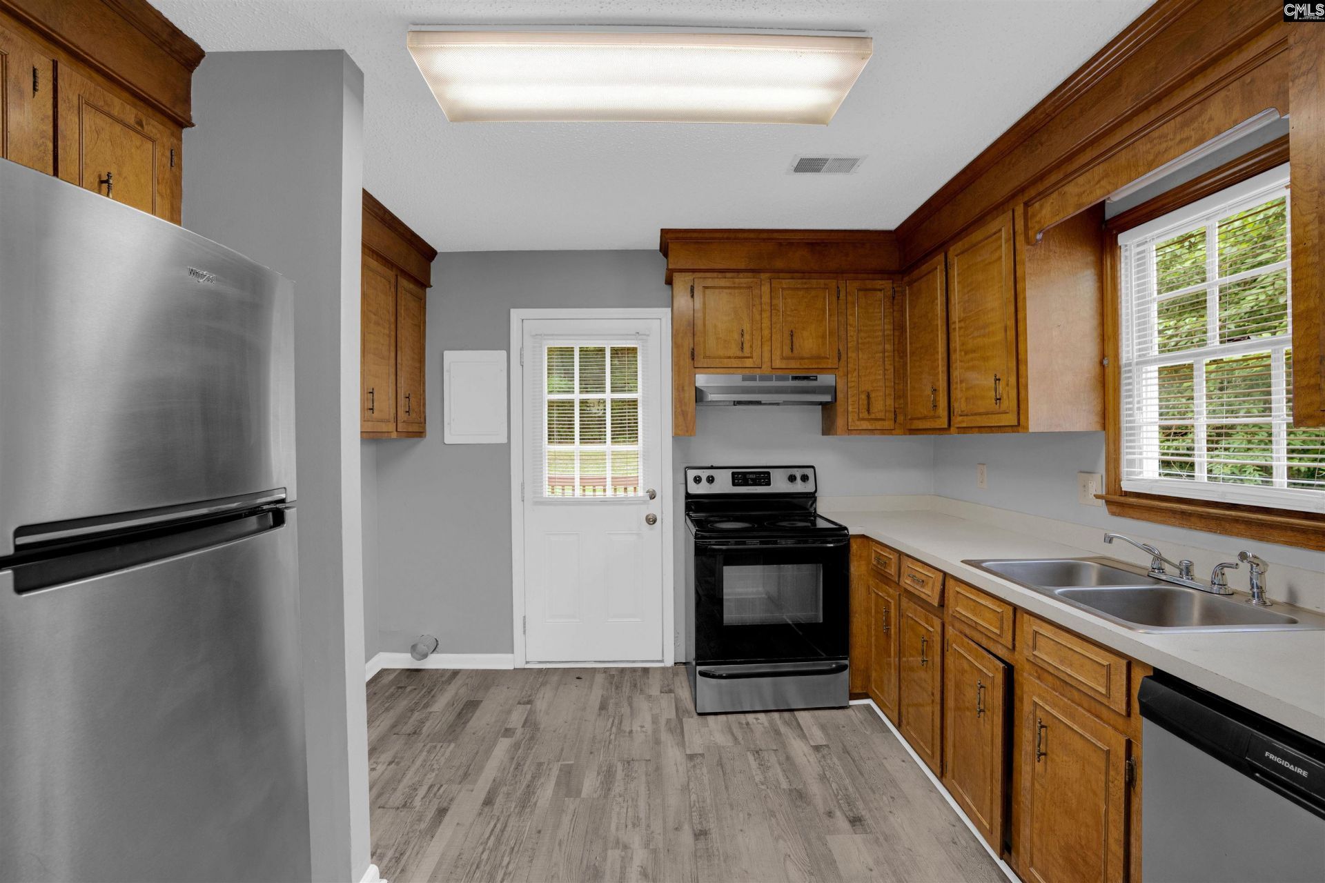 362 Wharfsdale Road  Photo 9
