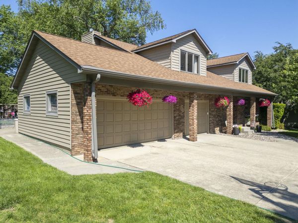 2215 Minnetonka Drive, Cedar Falls, IA 50613