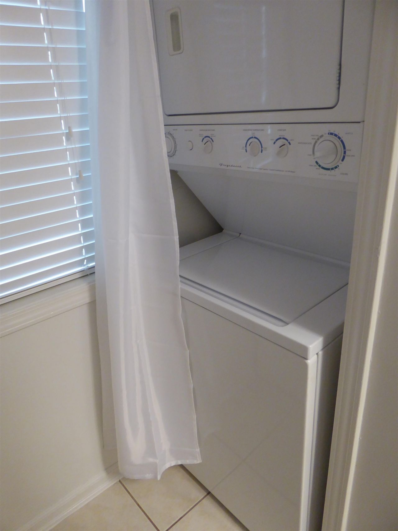 541 White River Ct.  Photo 8