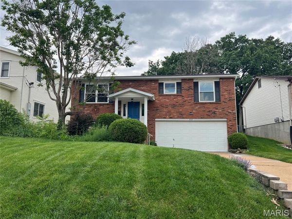 332 Oak Tree Drive , St Louis, MO 63119