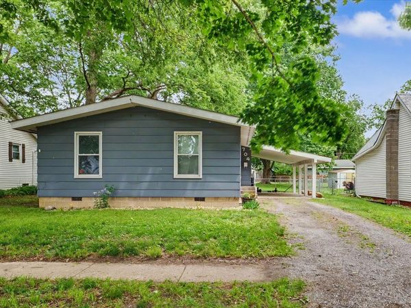 704 E Lincoln Street , Monticello, IL 61856