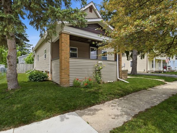 1205 S Lee Street , Bloomington, IL 61701