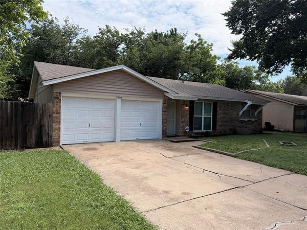 1005 Fairfax Court, Arlington, TX 76015