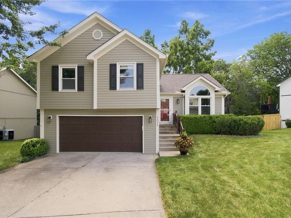 7324 N Richmond Avenue, Kansas City, MO 64158