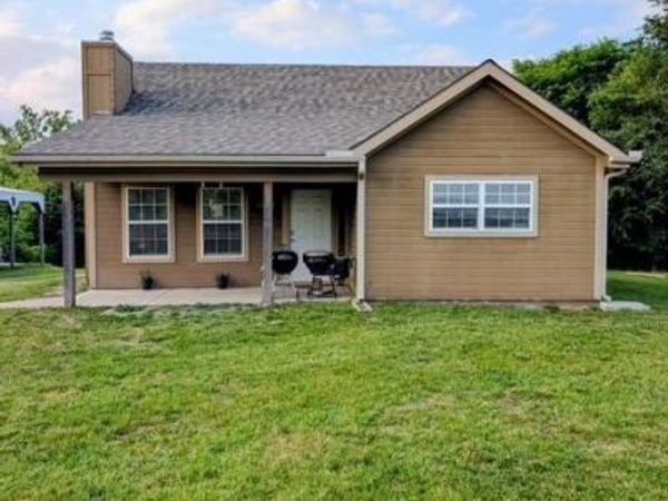 36202 E Truman Road, Oak Grove, MO 64075