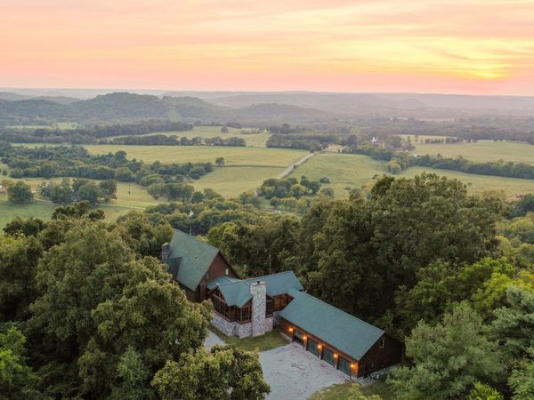 4059 Jimmy Gray Robinson Rd, Williamsport, TN 38487