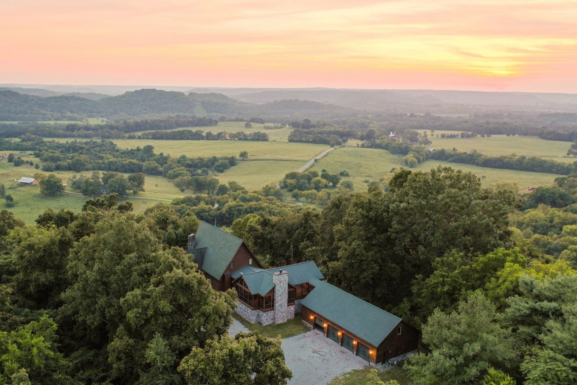 4059 Jimmy Gray Robinson Rd , Williamsport, TN 38487 Main Photo