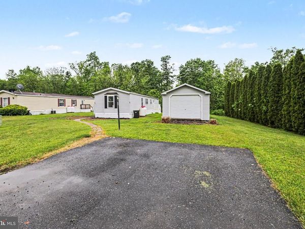 24 MEADOWVIEW DRIVE , NEW BLOOMFIELD, PA 17068