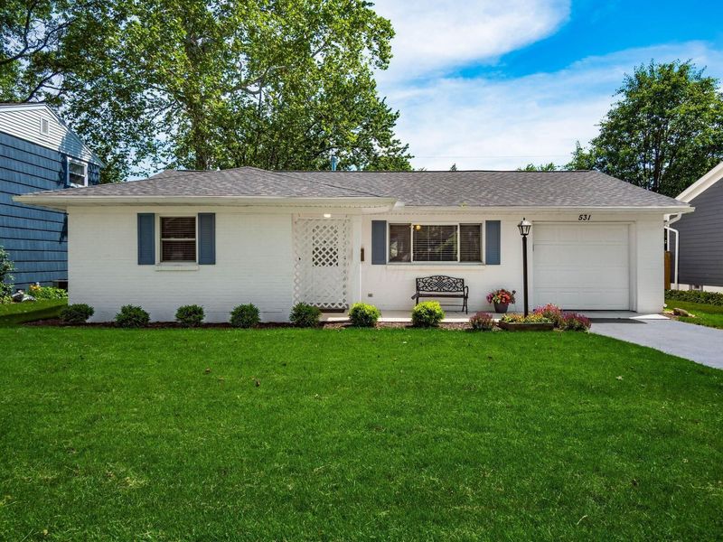 531 Deerwood Avenue E, Columbus, OH 43230 Photo 2