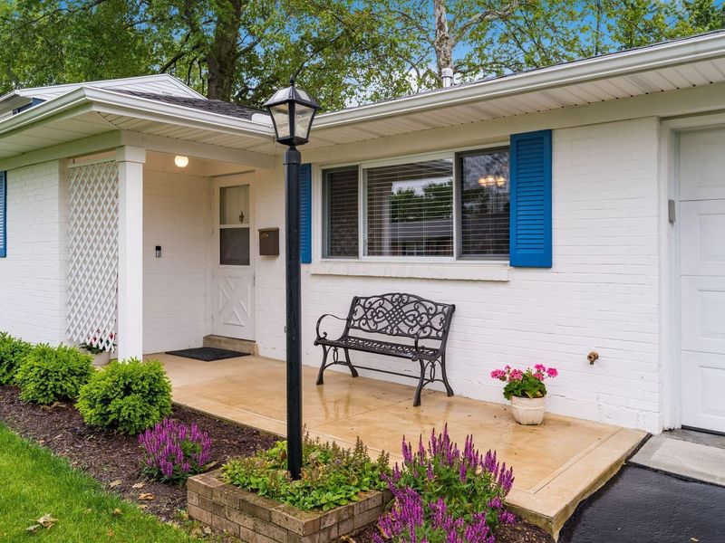 531 Deerwood Avenue E, Columbus, OH 43230 Photo 4