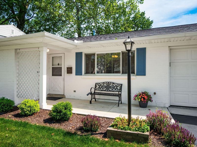 531 Deerwood Avenue E, Columbus, OH 43230 Photo 5