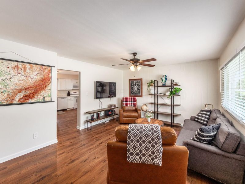 531 Deerwood Avenue E, Columbus, OH 43230 Photo 7