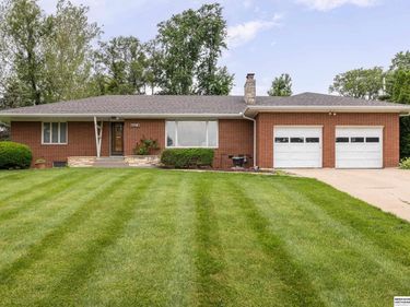 320 N 93rd Street, Omaha, NE 68114