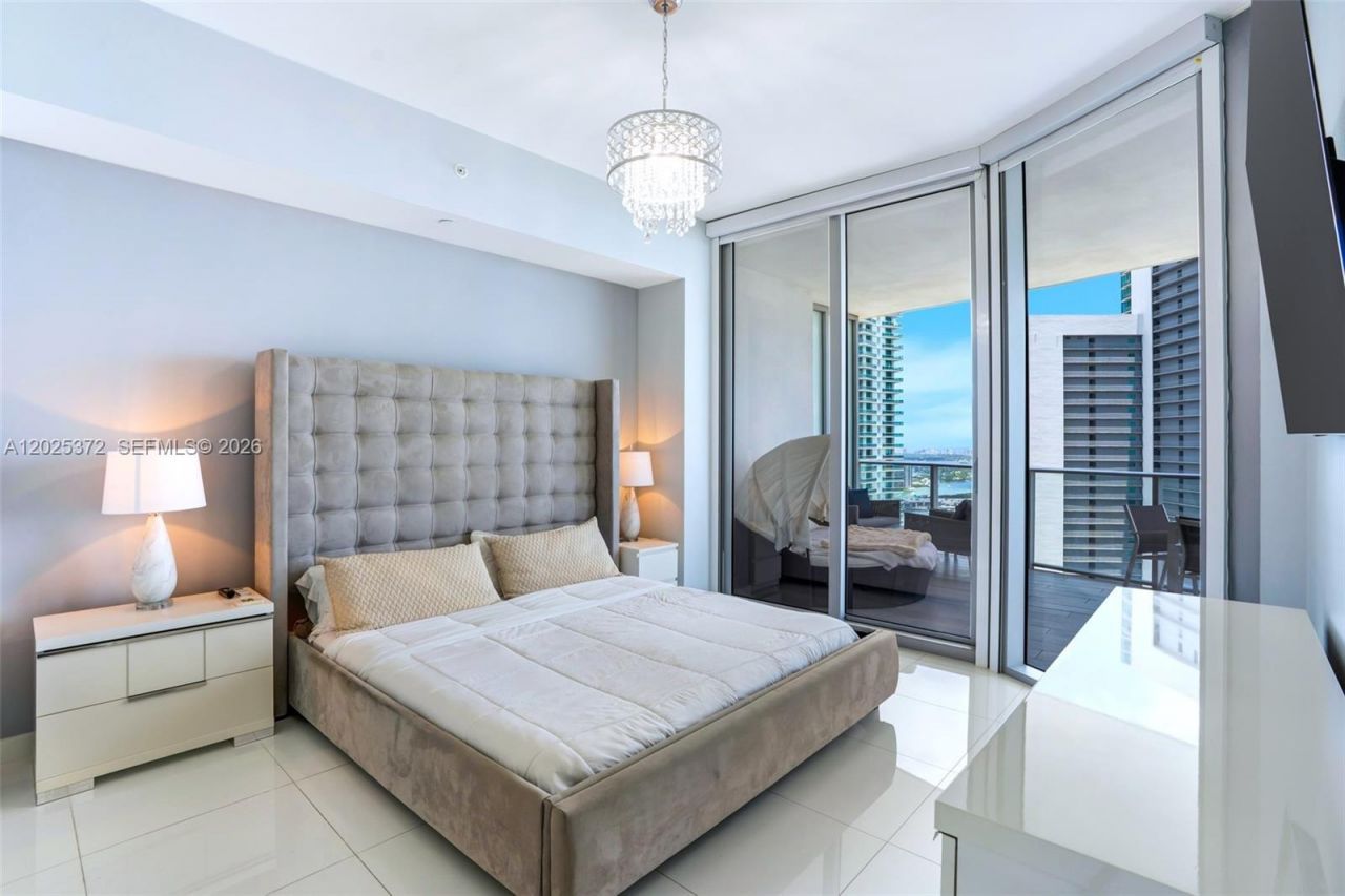 851 NE 1st Ave , Unit 3909, Miami, FL 33132 Photo