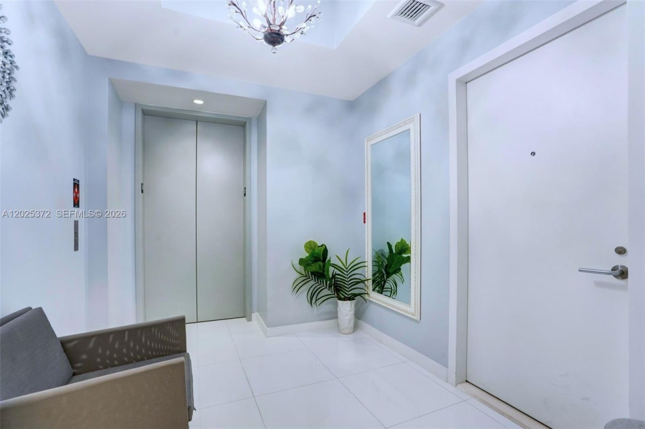 851 NE 1st Ave , Unit 3909, Miami, FL 33132 Photo