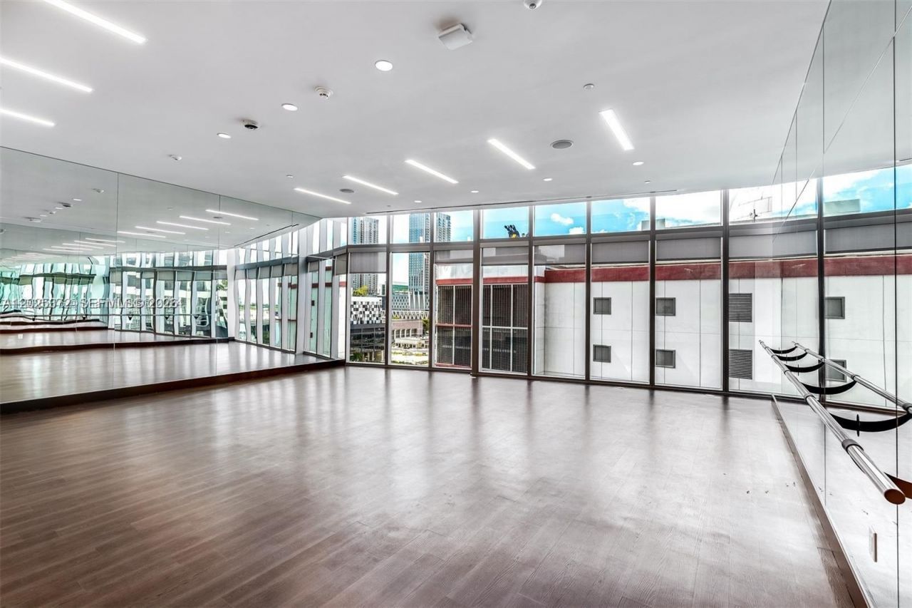 851 NE 1st Ave , Unit 3909, Miami, FL 33132 Photo