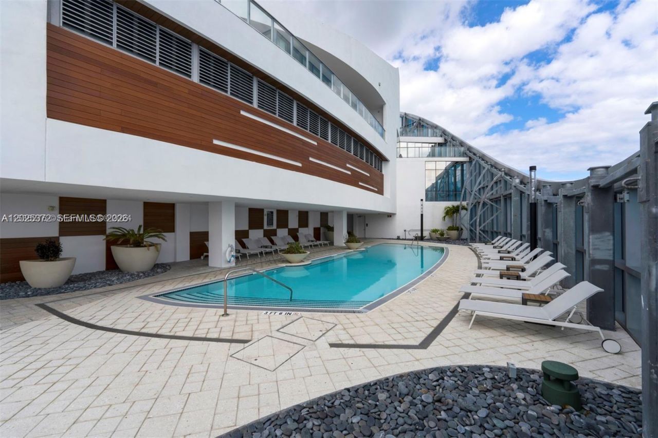 851 NE 1st Ave , Unit 3909, Miami, FL 33132 Photo