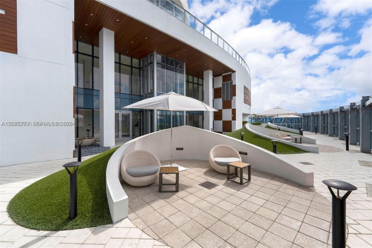 851 NE 1st Ave , Unit 3909, Miami, FL 33132 Photo