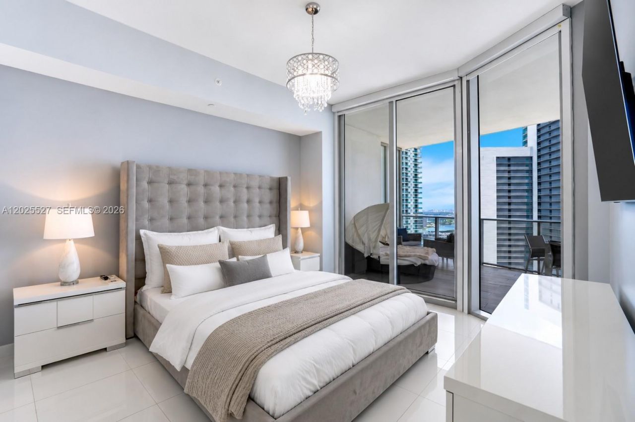 851 NE 1st Ave , Unit 3909, Miami, FL 33132 Photo