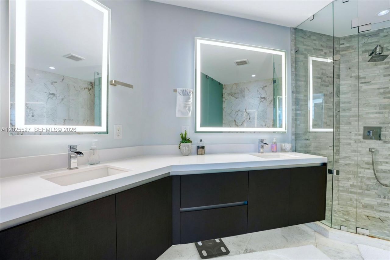 851 NE 1st Ave , Unit 3909, Miami, FL 33132 Photo