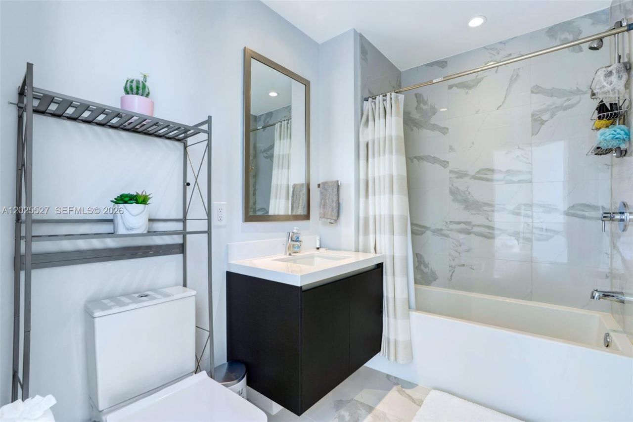 851 NE 1st Ave , Unit 3909, Miami, FL 33132 Photo