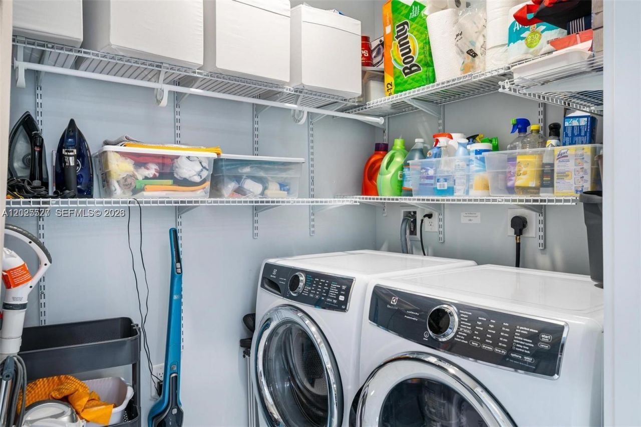 851 NE 1st Ave , Unit 3909, Miami, FL 33132 Photo