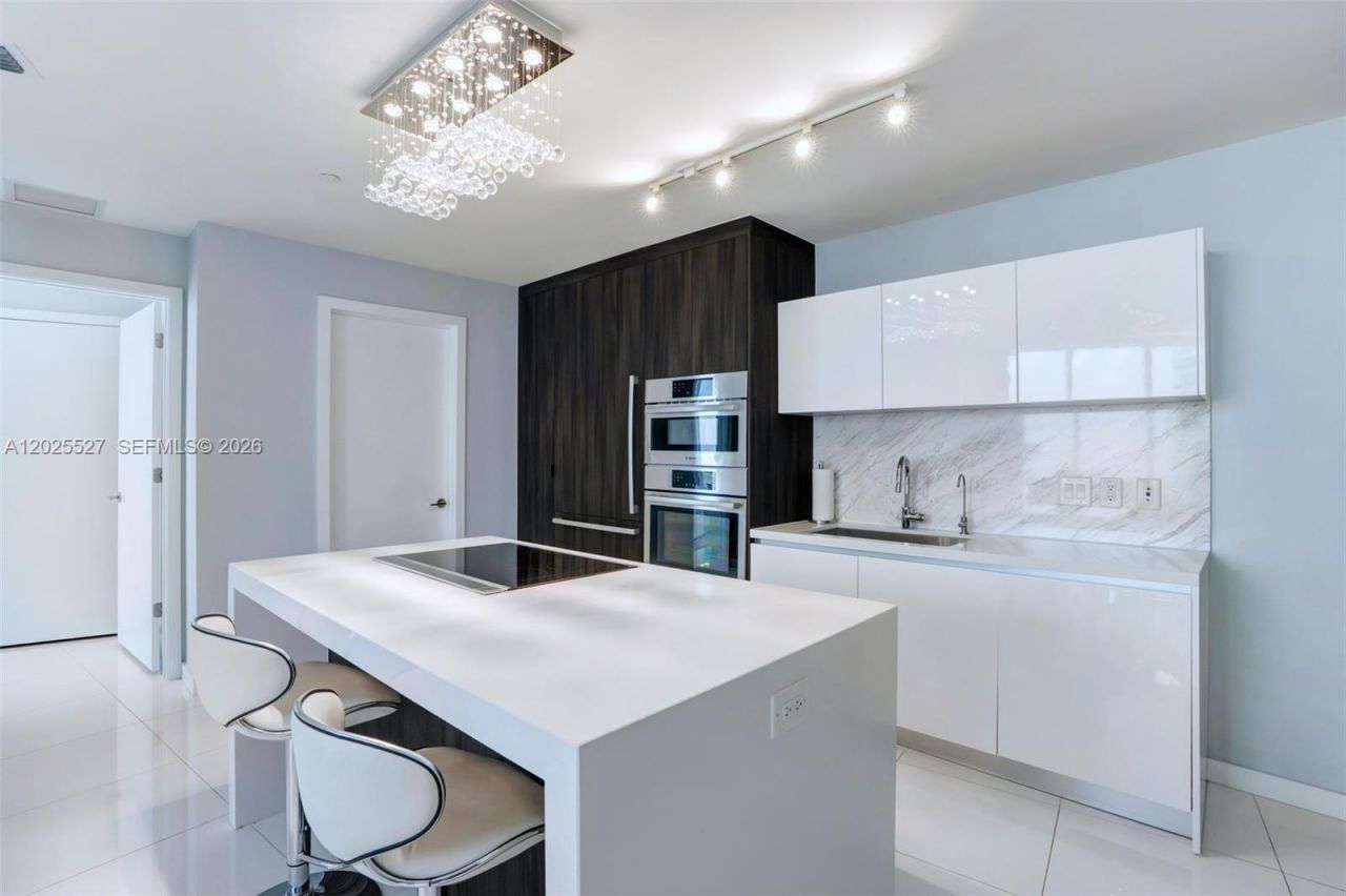 851 NE 1st Ave , Unit 3909, Miami, FL 33132 Photo
