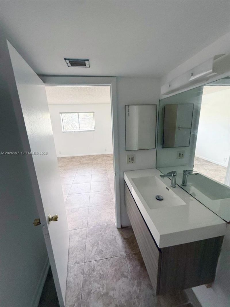 2070 NW 43rd Ter , Unit 6, Lauderhill, FL 33313 Photo