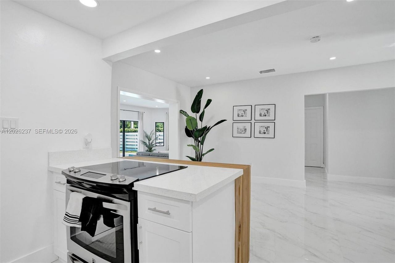1355 Madison St , Hollywood, FL 33019 Photo