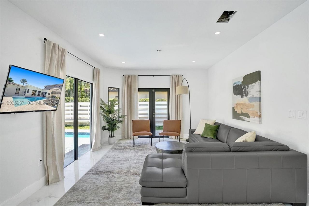 1355 Madison St , Hollywood, FL 33019 Photo