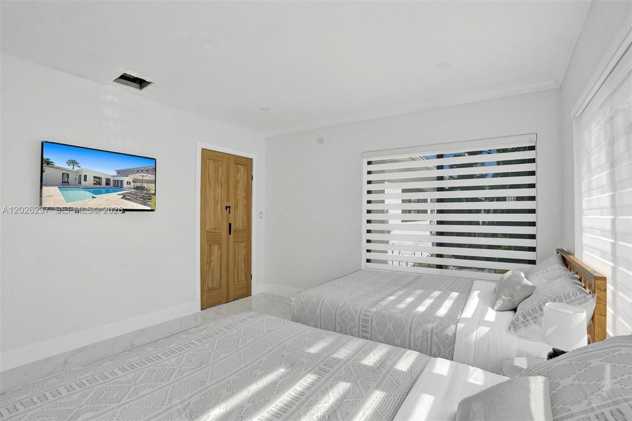1355 Madison St , Hollywood, FL 33019 Photo