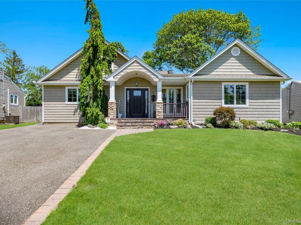 8 Melony Avenue, Plainview, NY 11803