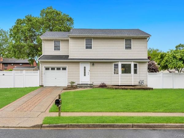 5 E Grove Street , Massapequa, NY 11758