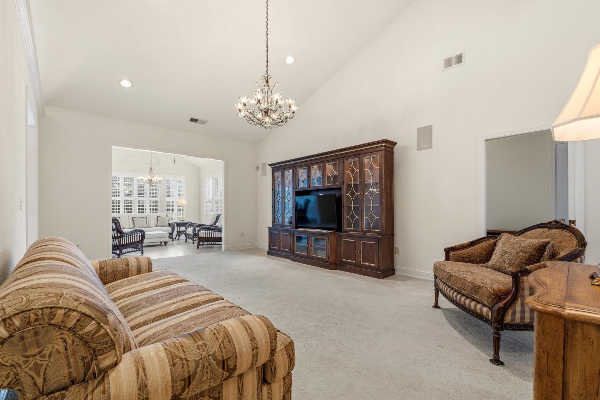 266 Wedgefield Dr.  Photo 4