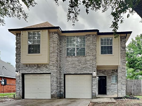 905 Freshwood Court, Arlington, TX 76017