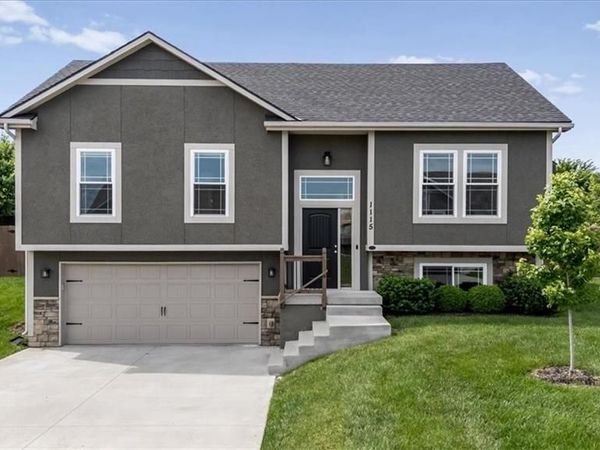1115 SW 10th Terrace, Oak Grove, MO 64075