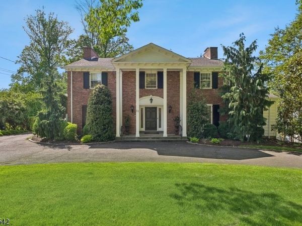 11 Cayuga Way, Millburn, NJ 07078