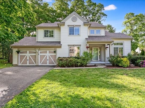 6 Crestwood Cir, Mount Olive, NJ 07828