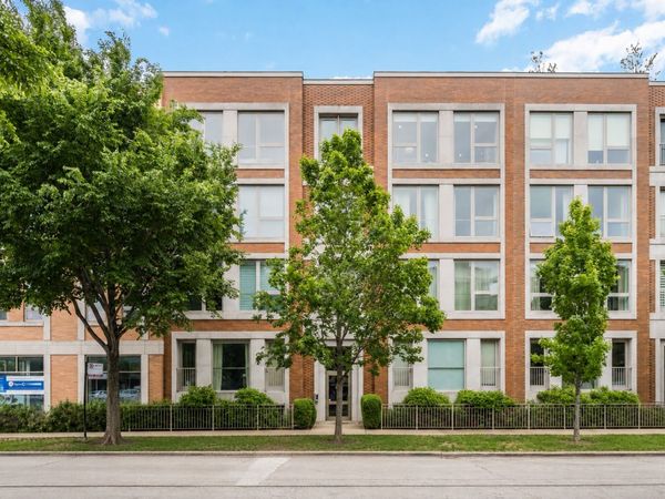 2755 N Lakewood Avenue, Unit 4S, Chicago, IL 60614