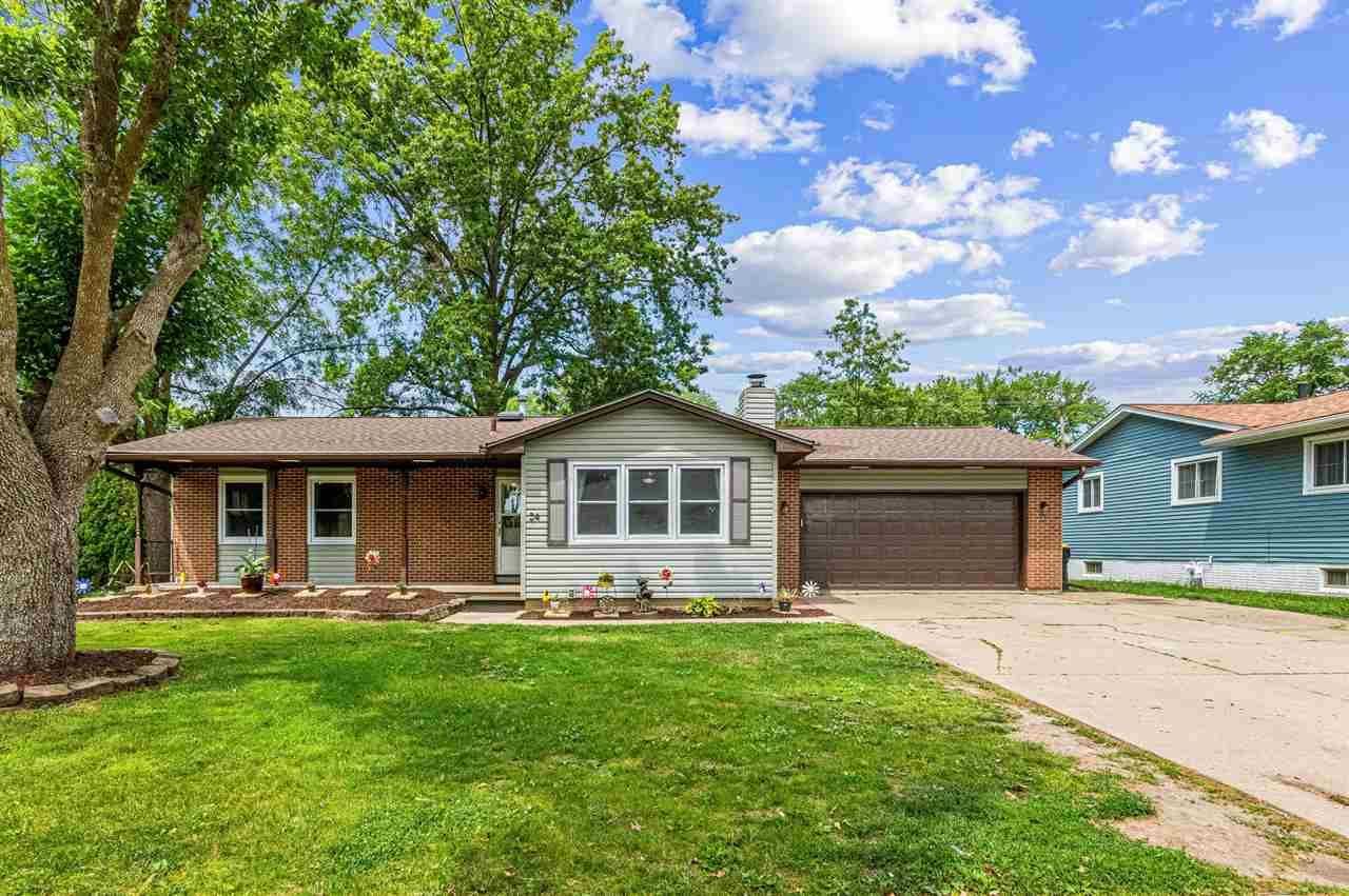 24 Gleason Dr, Iowa City, IA 52240 Main Photo